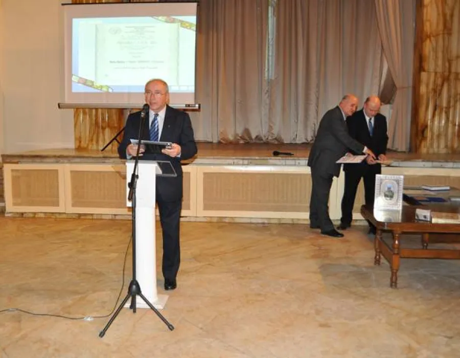 Foto Nelu Bolcu de la Radio „HORION”,premiat pentru  „Orele primarului”