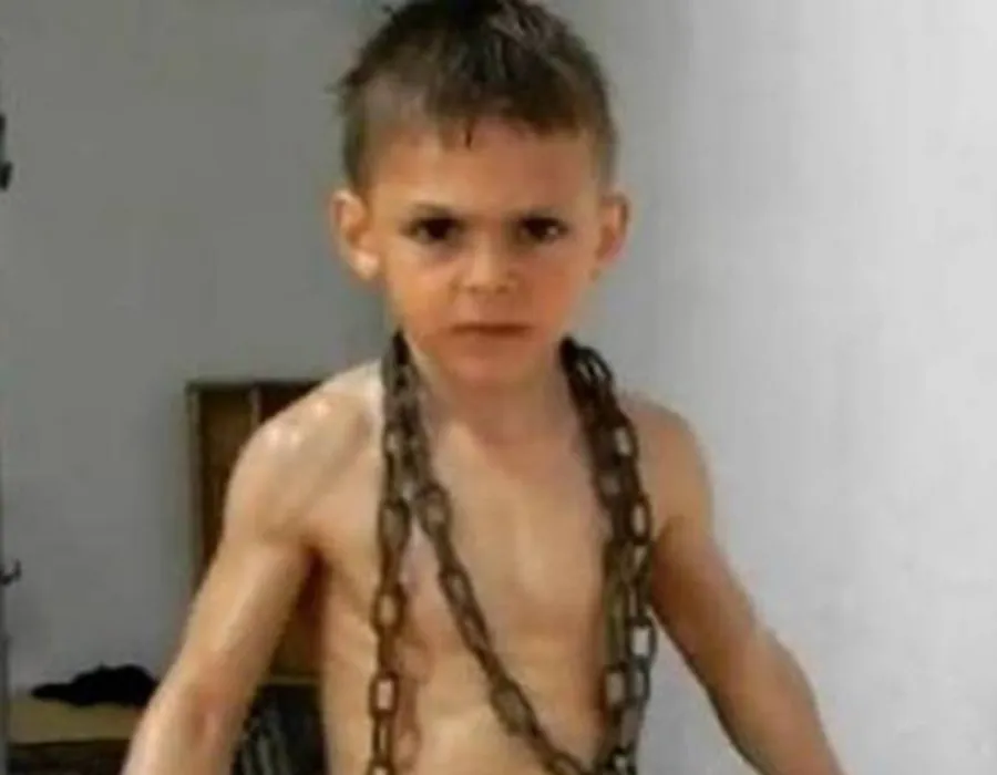 Foto VIDEO / Tatăl «Micului Hercule», reclamat la Parchet