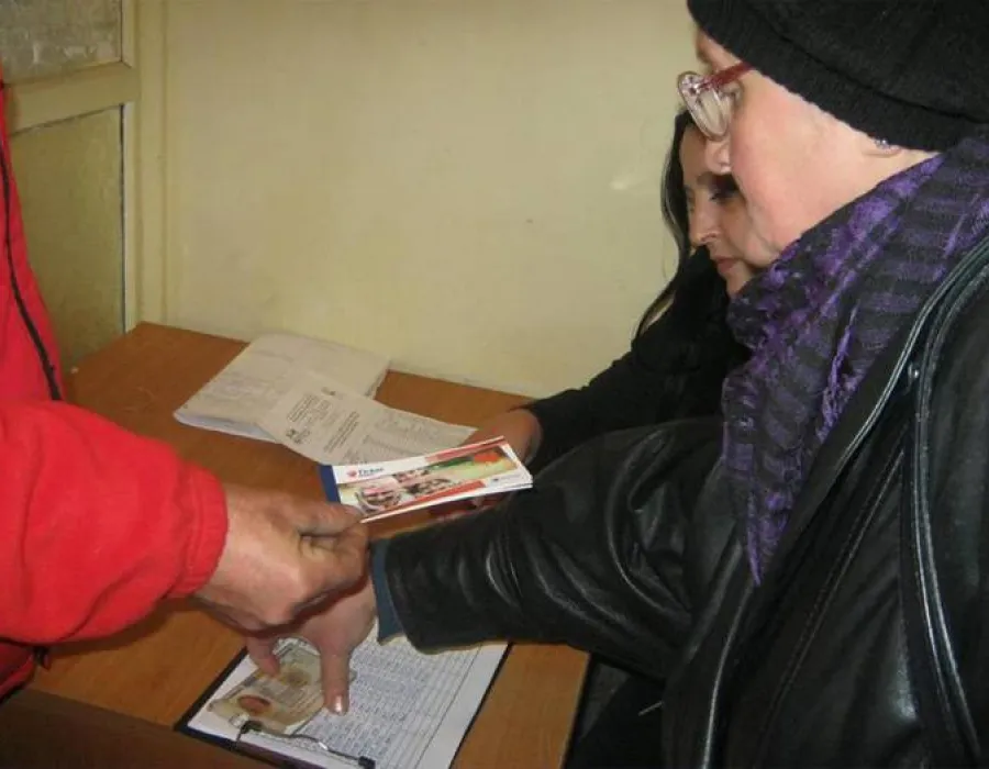 Foto Tichete sociale şi pachete alimentare pentru persoanele nevoiaşe din Târgu Jiu şi Rovinari