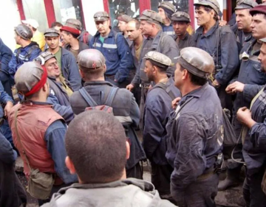 Foto După protest, minerii de la Berbeşti şi Alunu îşi vor primi drepturile