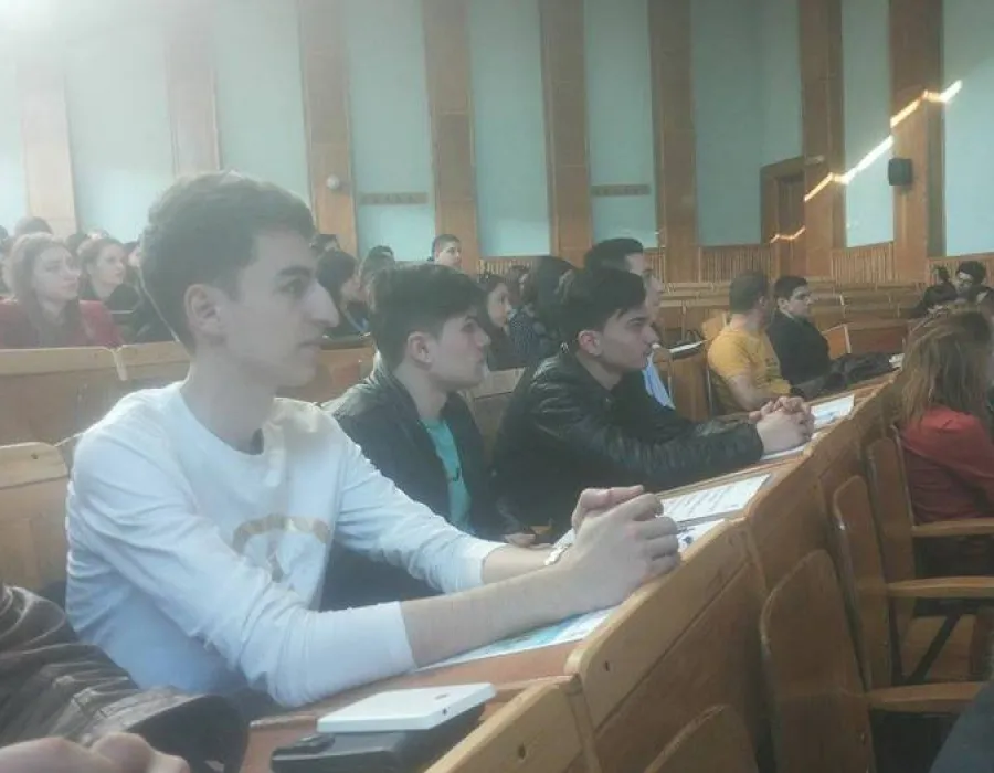 Foto Tinerii încurajaţi să devină antreprenori