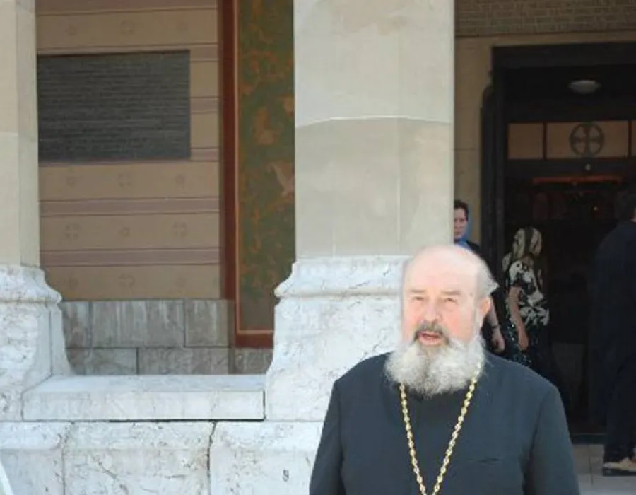 Foto Părintele Grigore Cârstea, cel mai longeviv cleric din Craiova, a fost condus pe ultimul drum