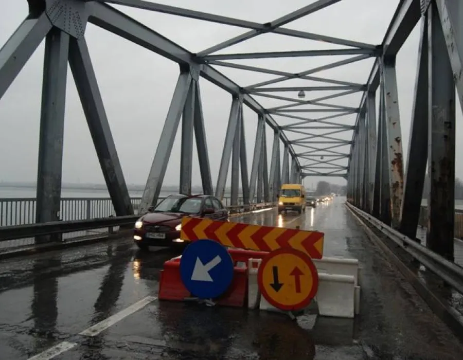 Foto Podul Olt, închis din nou