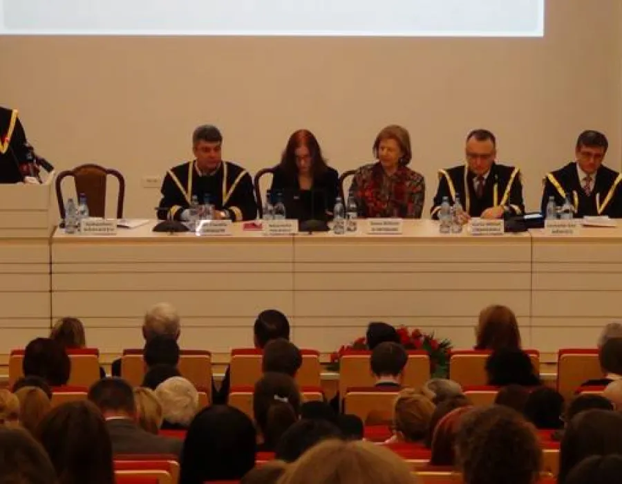 Foto 25 de ani de “Drept” la Craiova, cu Emma Nicholson, Doctor Honoris Causa