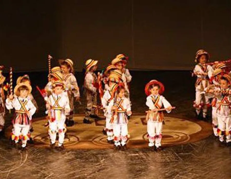 Foto Tradiţii olteneşti prezentate într-un Festival-concurs de dans popular