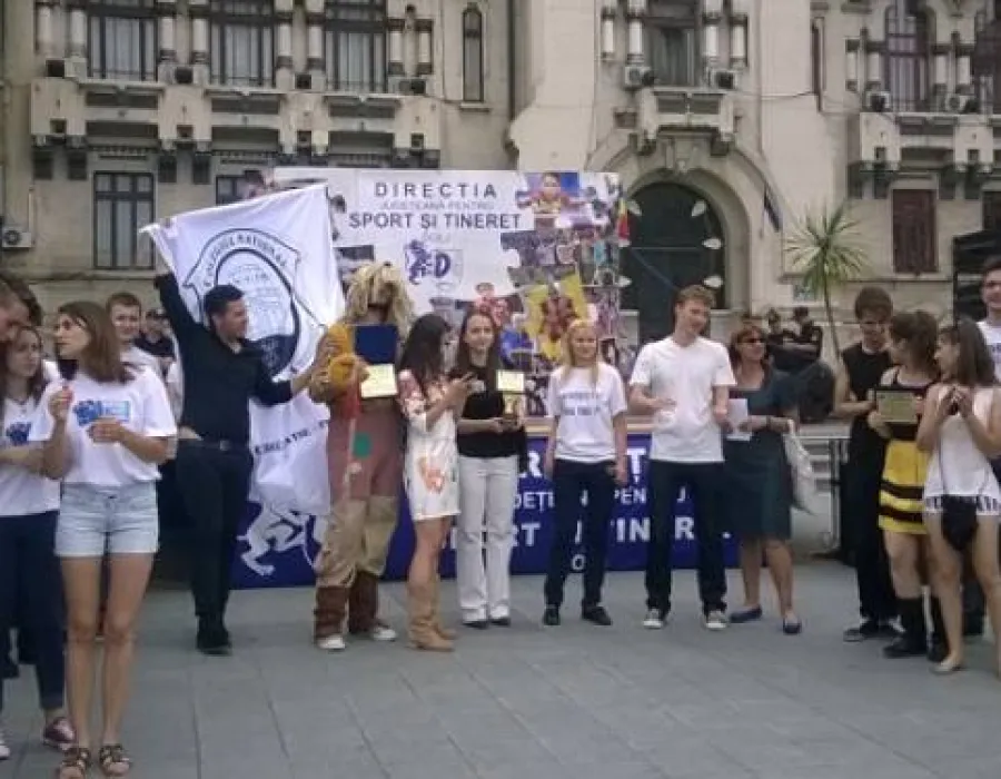 Foto Istorie, Cultură şi Sport la Competiţia Tinereţii