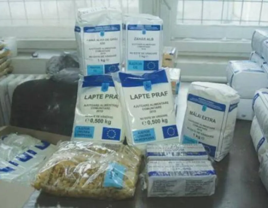 Foto Continuă distribuirea pachetelor alimentare pentru persoanele defavorizate