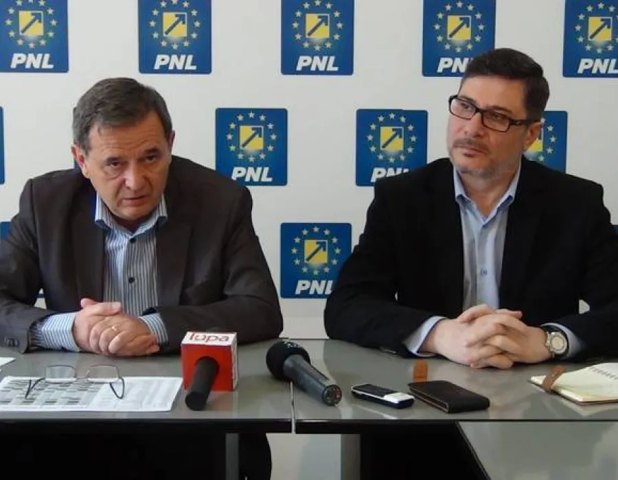 Foto Tăriceanu şi pesediştii, acuzaţi că tergiversează cazul Şova