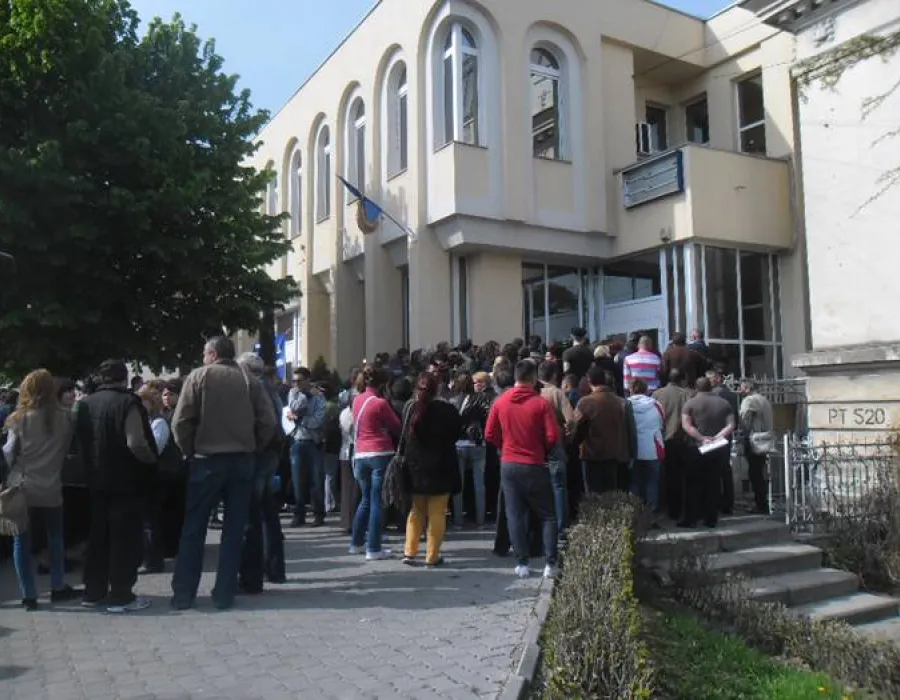 Foto Aglomeraţie la Bursa Locurilor de Muncă