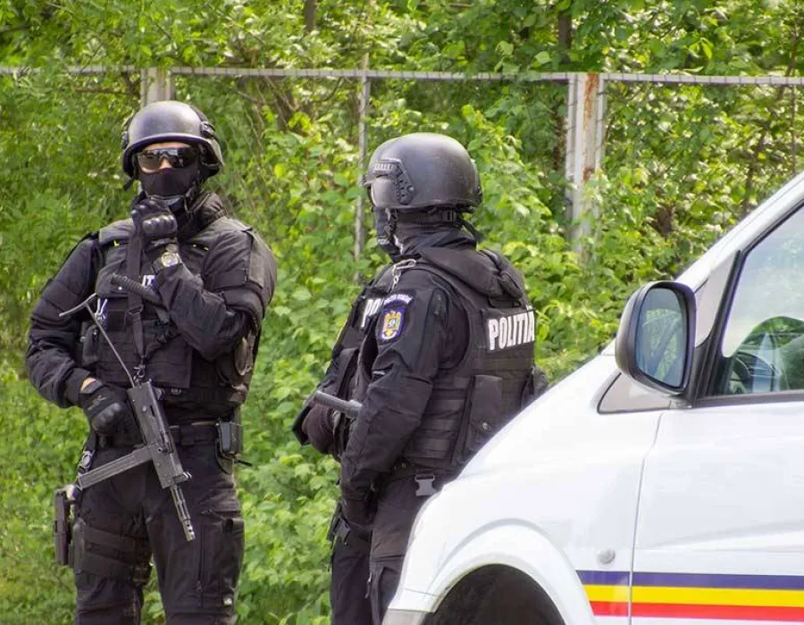 Foto Deținut evadat, împușcat mortal de polițiști