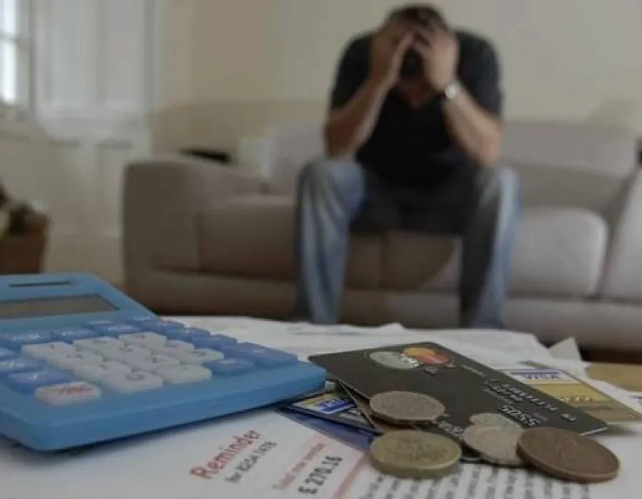 Foto Aleşii au votat LEGEA FALIMENTULUI PERSONAL. Românii nu vor mai putea fi executaţi siliţi de bănci