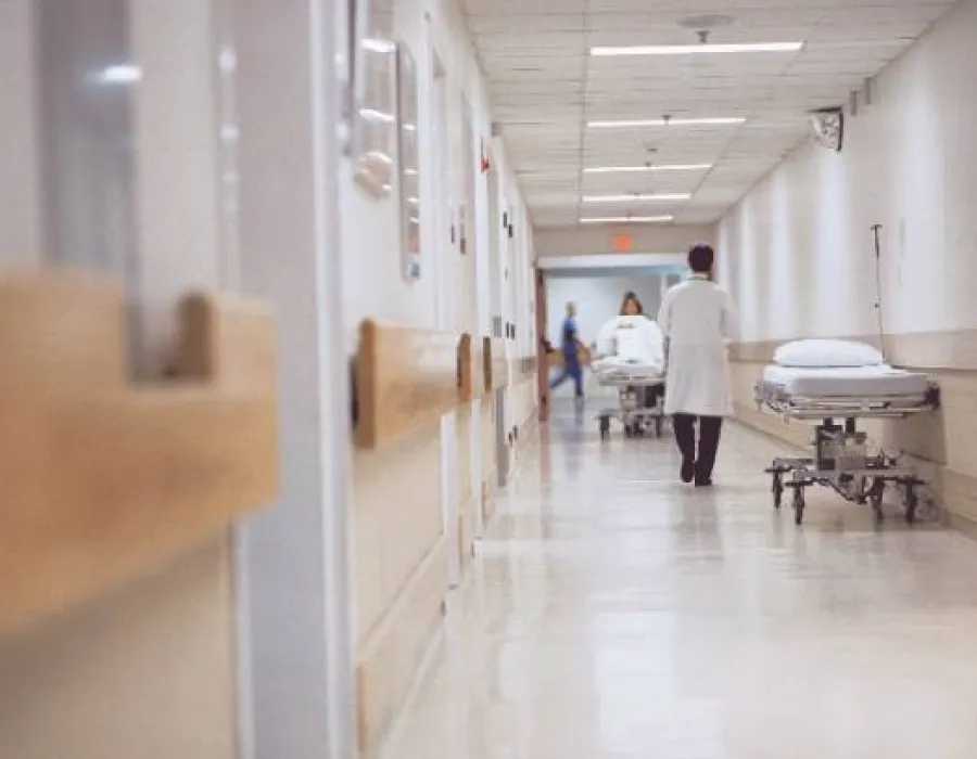 Foto Medicii care vin de acasă cu aparatura medicală: Spitalul nu le pune la dispoziţie nimic