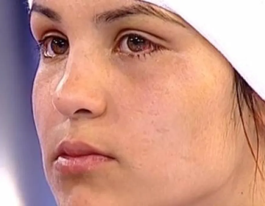 Foto MĂRTURIILE CUTREMURĂTOARE ale unei tinere desfigurate de tatăl său: Mi-a dat cu pumnii şi picioarele în ochi