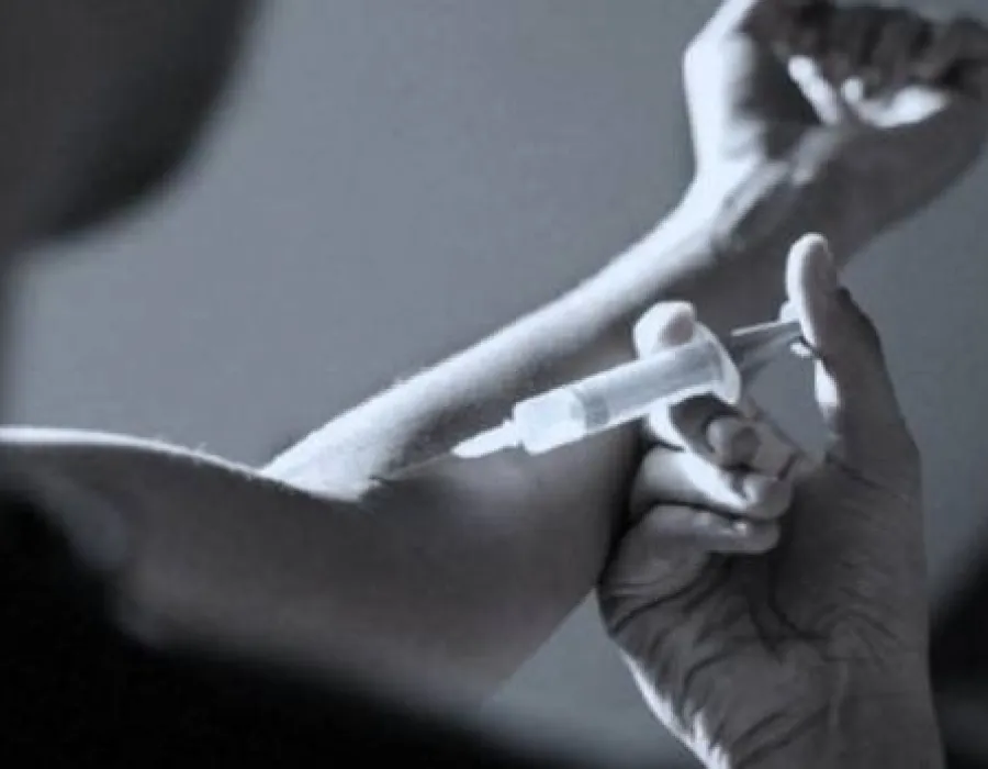 Foto Depedenţii de droguri din România ar putea avea CAMERE DE INJECTARE