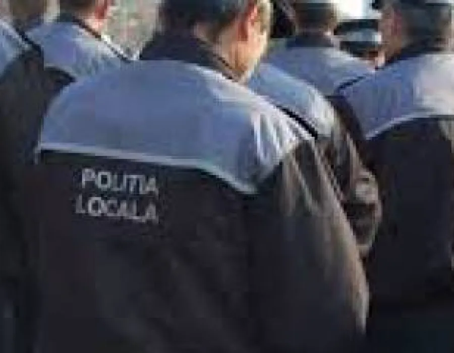 Foto Bani mai multi pentru politistii locali