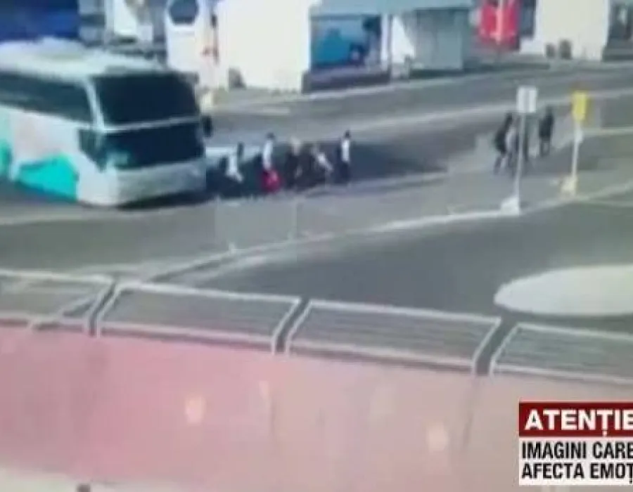Foto VIDEO / Teroare la Jocurile Olimpice Europene de la Baku. Trei sportive au fost CĂLCATE de autobuz