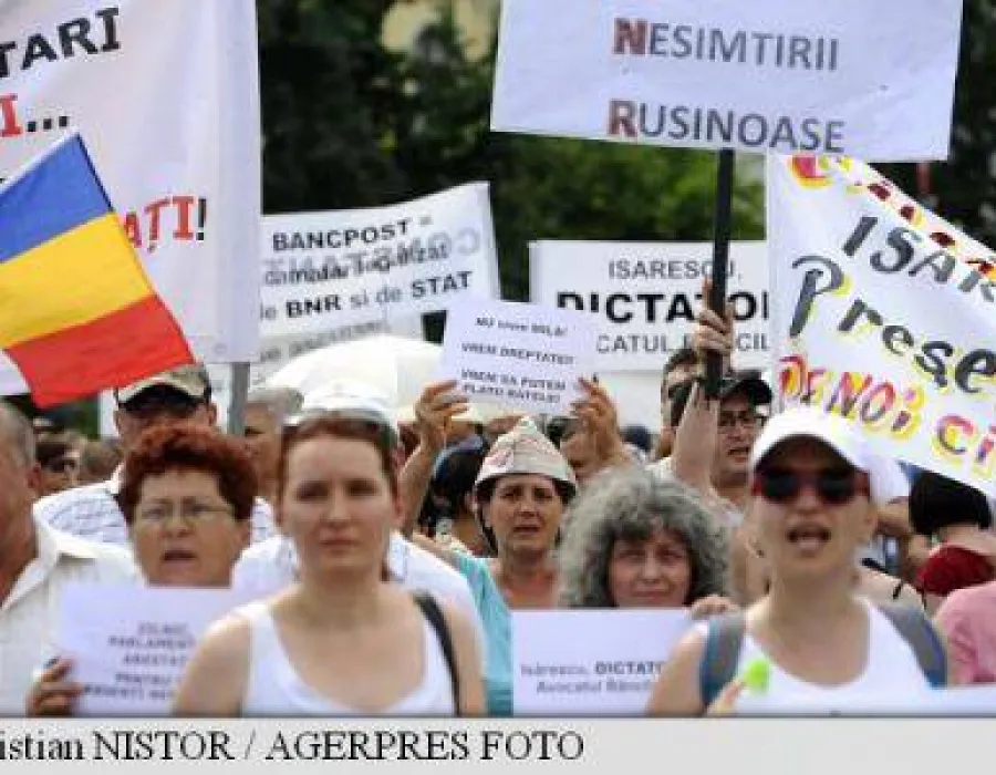 Foto Clienţii cu credite în franci elveţieni: Băncile nu vor să negocieze reducerea ratelor şi acordarea unui discount