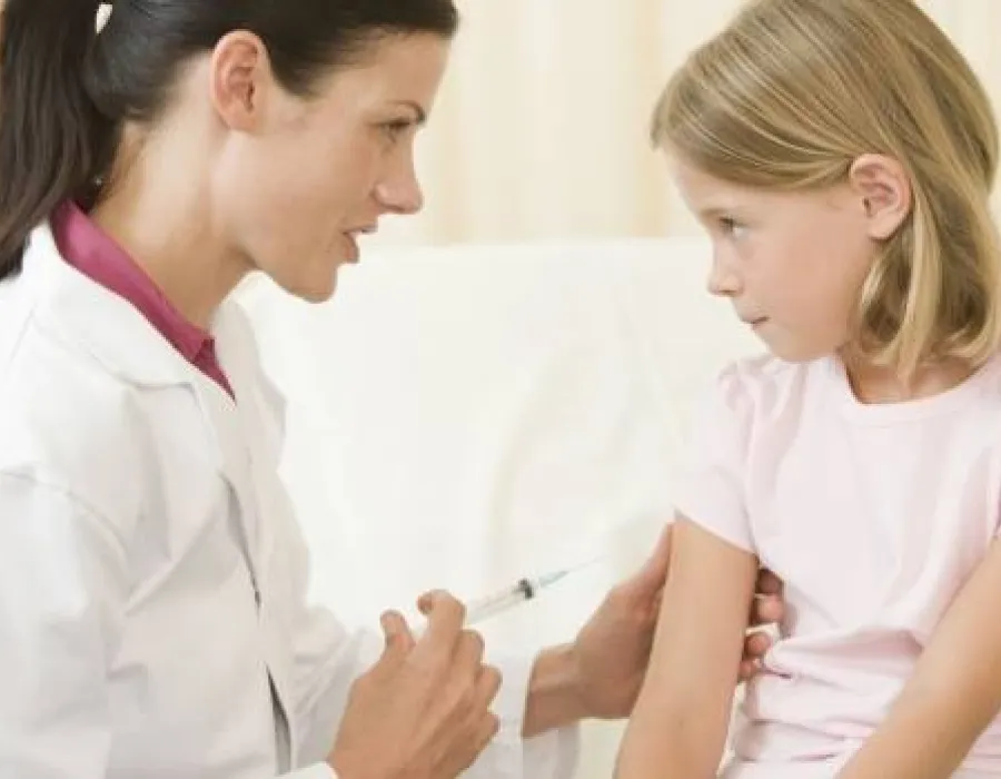 Foto PROPUNERE a Ministerului Sănătăţii: Copiii NEVACCINAŢI ar putea să NU mai fie primiţi la şcoală sau grădiniţă