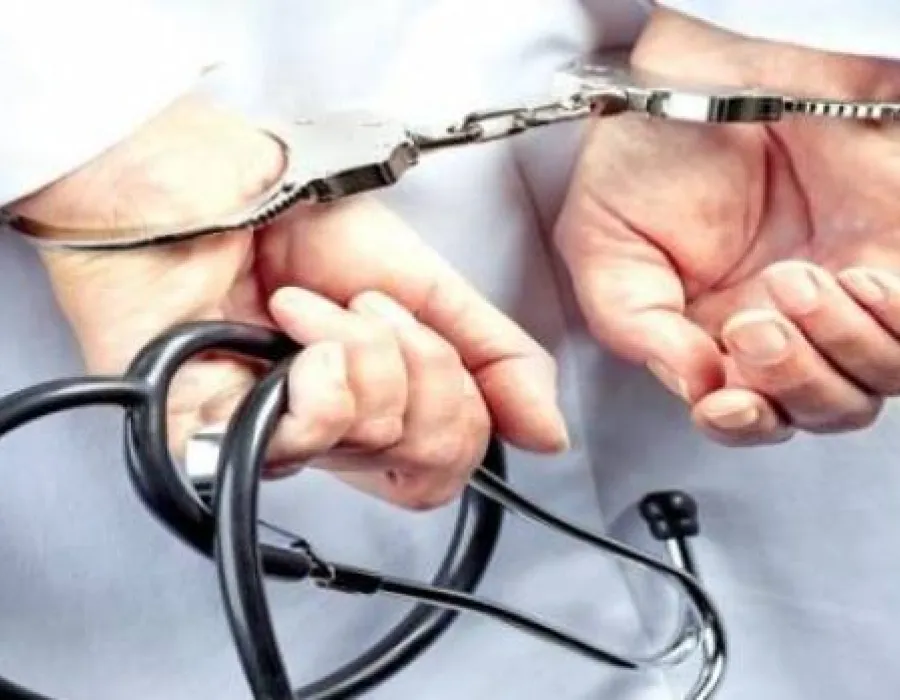 Foto Medicii din Vâlcea acuzaţi într-un dosar privind pensionări frauduloase au fost trimişi în judecată