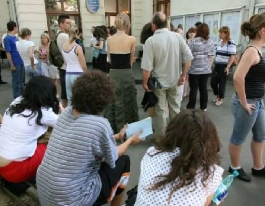Foto PRIMELE REZULTATE, pe EDU.RO: Peste 79% dintre elevi au promovat