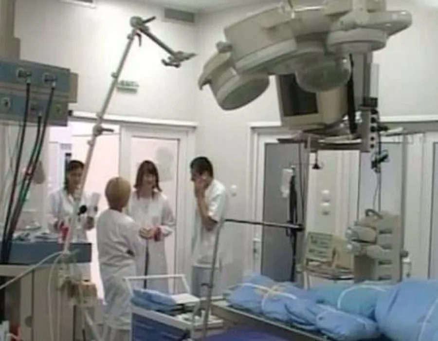 Foto Scandal în spital: doctoriţă şi două asistente BĂTUTE de doi beţivi