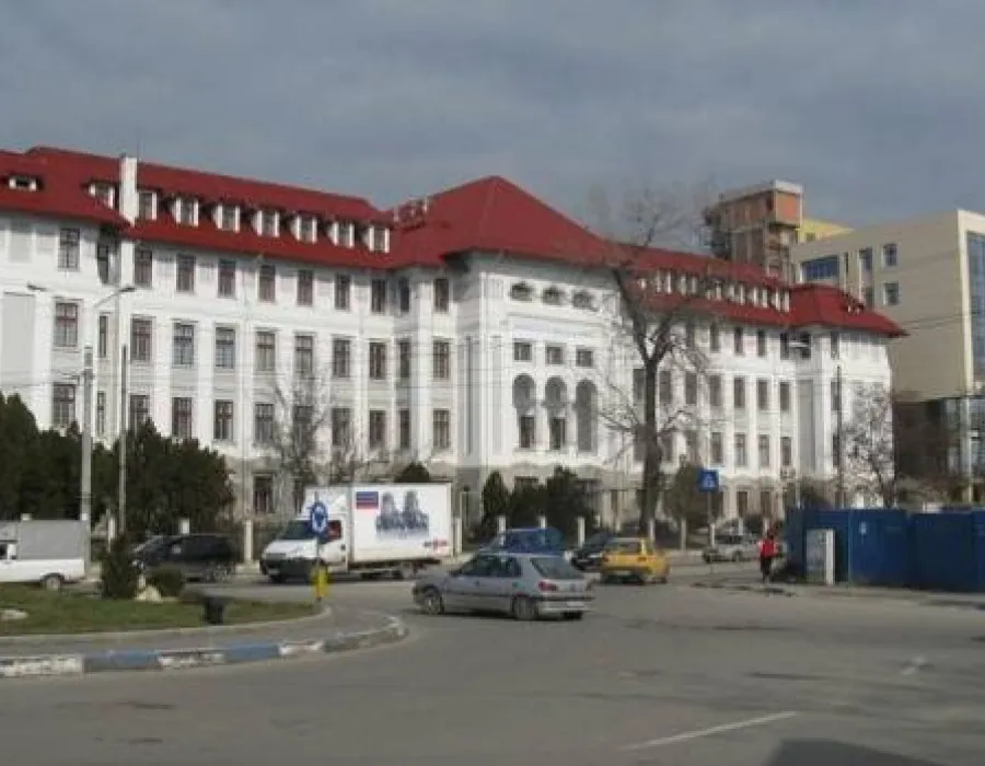 Foto DESCINDERI la Facultatea de Medicină din Craiova. Mai mulţi profesori sunt suspectaţi de luare de mită