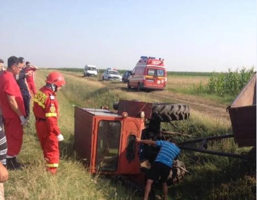 Foto VIDEO / Ucis de tractor