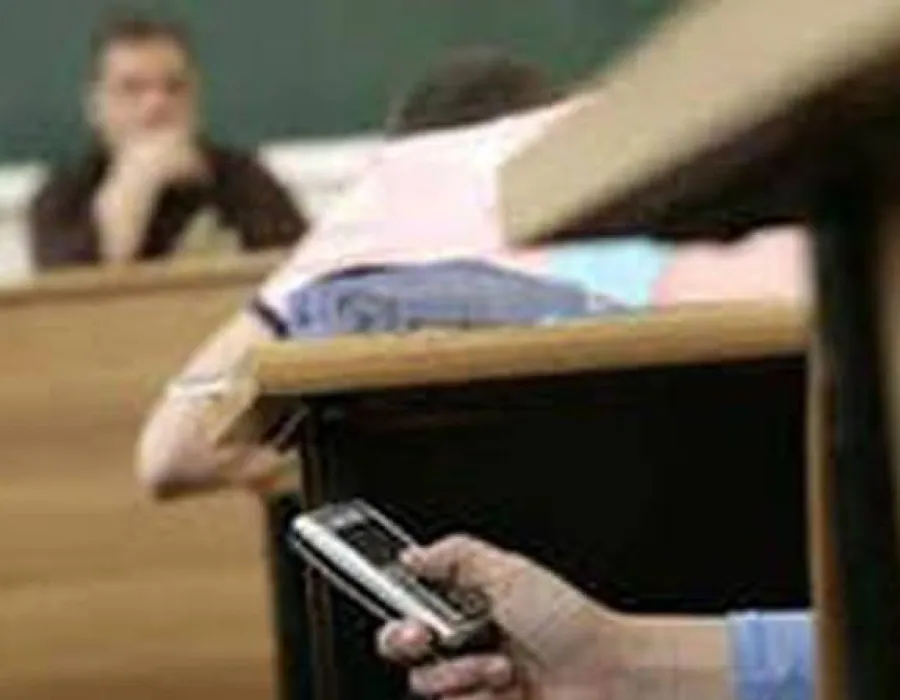 Foto Doi profesori din VÂLCEA au fost prinşi copiind la DEFINITIVAT