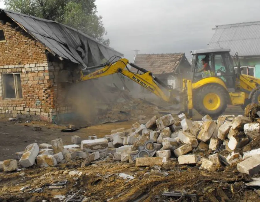 Foto VIDEO / Cocioabele romilor au fost demolate