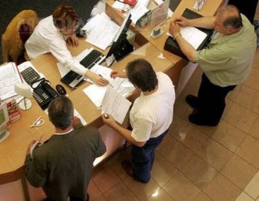 Foto Angajatul unei bănci din Slatina, trimis în judecată
