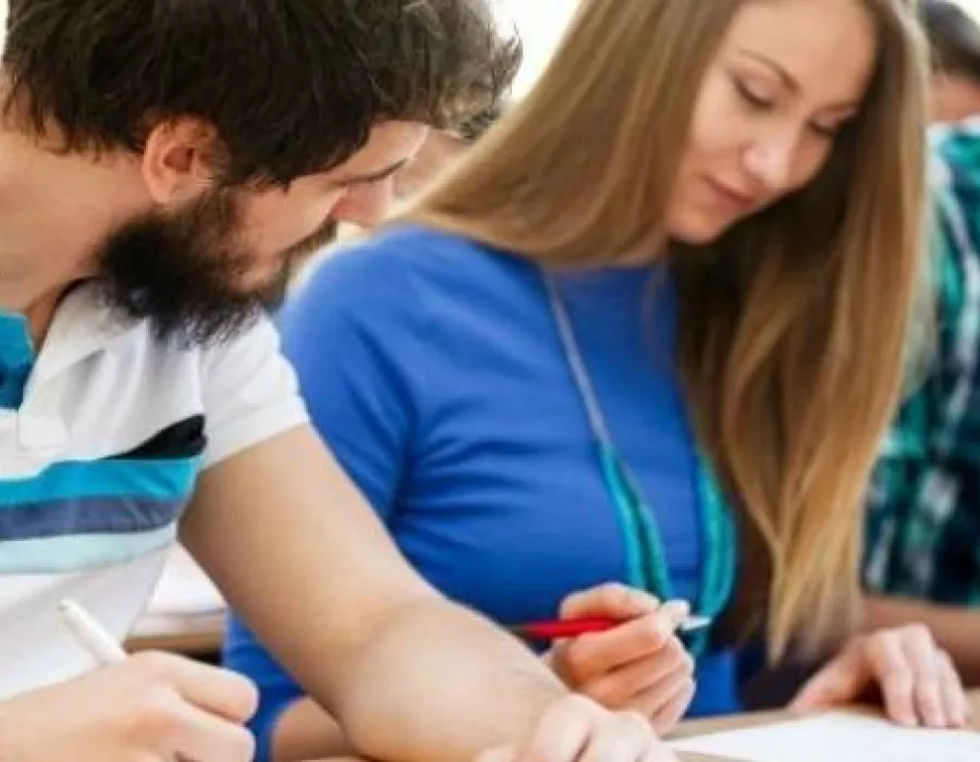 Foto STENOGRAME: Cum dau şpagă la examene viitorii medici ai României