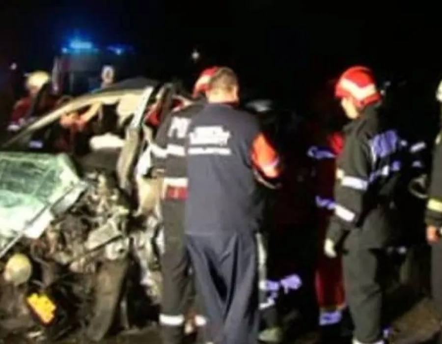 Foto VIDEO / Accident grav. Vinovatul, un şofer beat, a rămas încarcerat