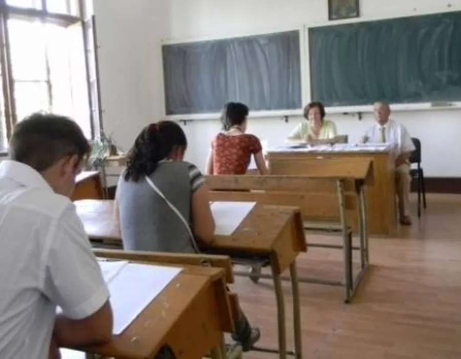 Foto Perle TITULARIZARE 2015. Eminescu împarte literatura română în două, înainte de Eminescu şi după el