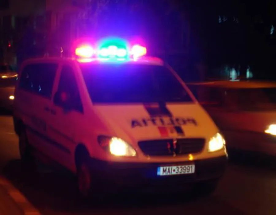 Foto Armă letală găsită sub saltea!