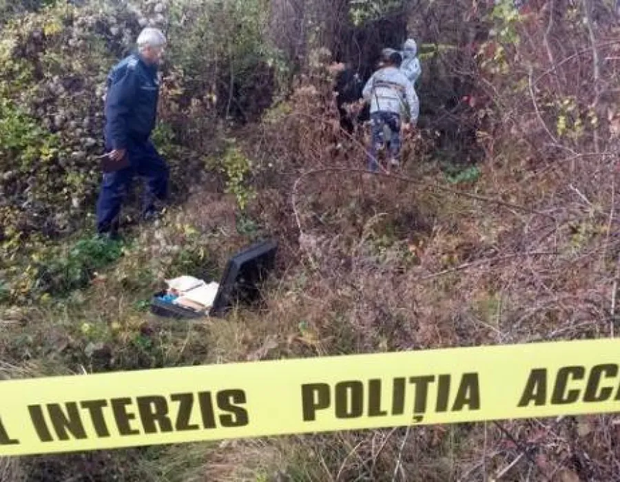 Foto VIDEO / S-a spânzurat în pădure