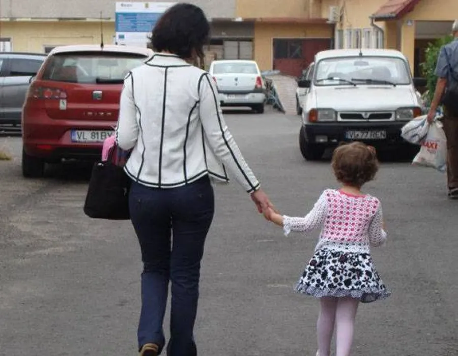 Foto E LEGAL! Părinţii vor avea o zi liberă pentru îngrijirea sănătăţii copilului
