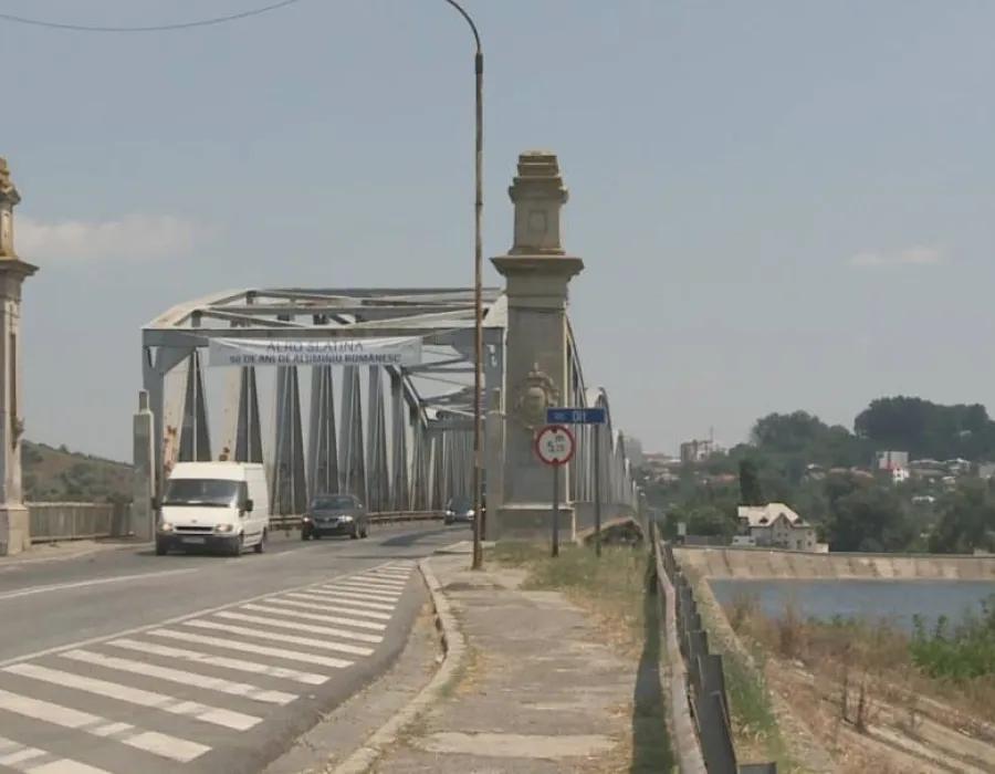 Foto VIDEO / Podul Olt – reparaţii capitale