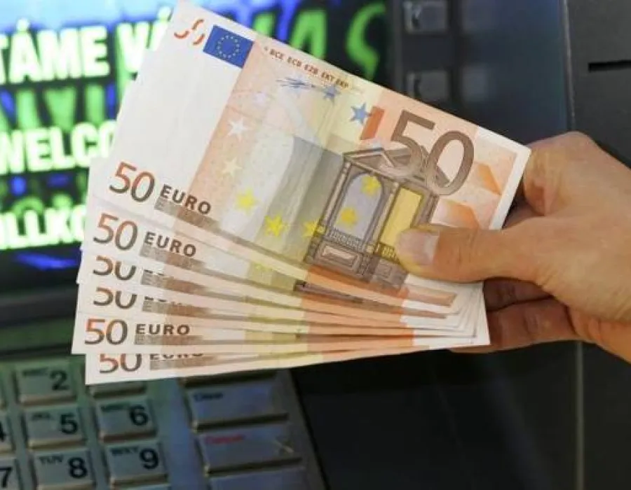 Foto Eşti şomer sau ai venituri mici? Poţi primi 600 de euro pe lună timp de 2 ani. Iată cum