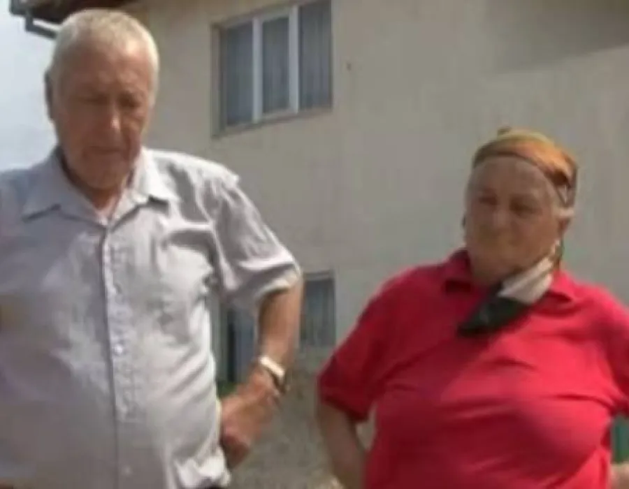 Foto Cuplu de bătrâni, atacat de hoţi în plină noapte
