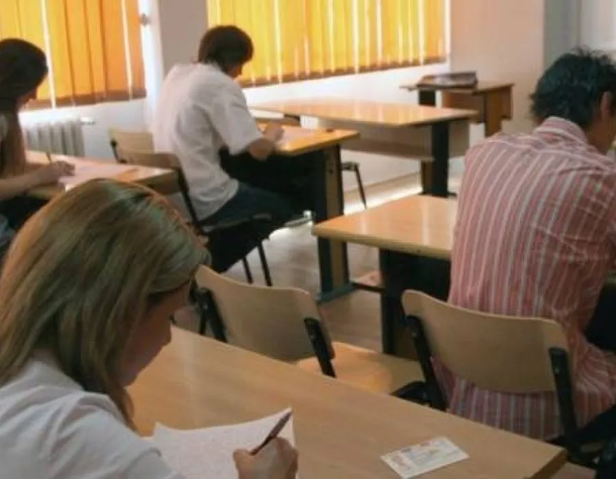 Foto BACALAUREAT 2015 SESIUNEA DE TOAMNĂ. Liceeni dau, luni, proba scrisă la Limba Română