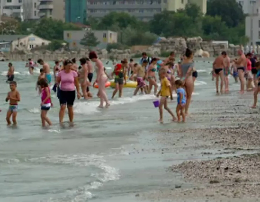 Foto Vacantele la mare s-au ieftinit cu 30 la suta. Cat costa acum o noapte de cazare in Mamaia, la cinci stele