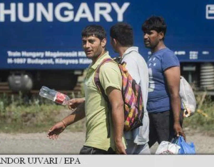 Foto Aflux de imigranţi în Ungaria: Poliţia recurge la gaze lacrimogene; peste 2.100 de poliţişti suplimentari la frontiera cu Serbia