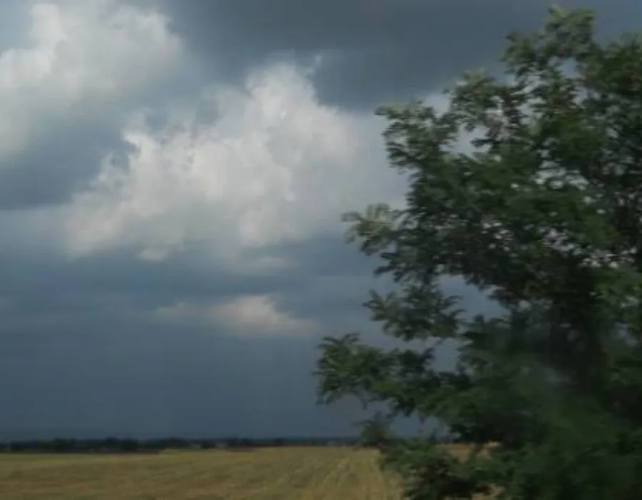 Foto PROGNOZA METEO pentru URMĂTOARELE DOUĂ SĂPTĂMÂNI. Vezi când se anunţă ploile şi temperaturile scăzute
