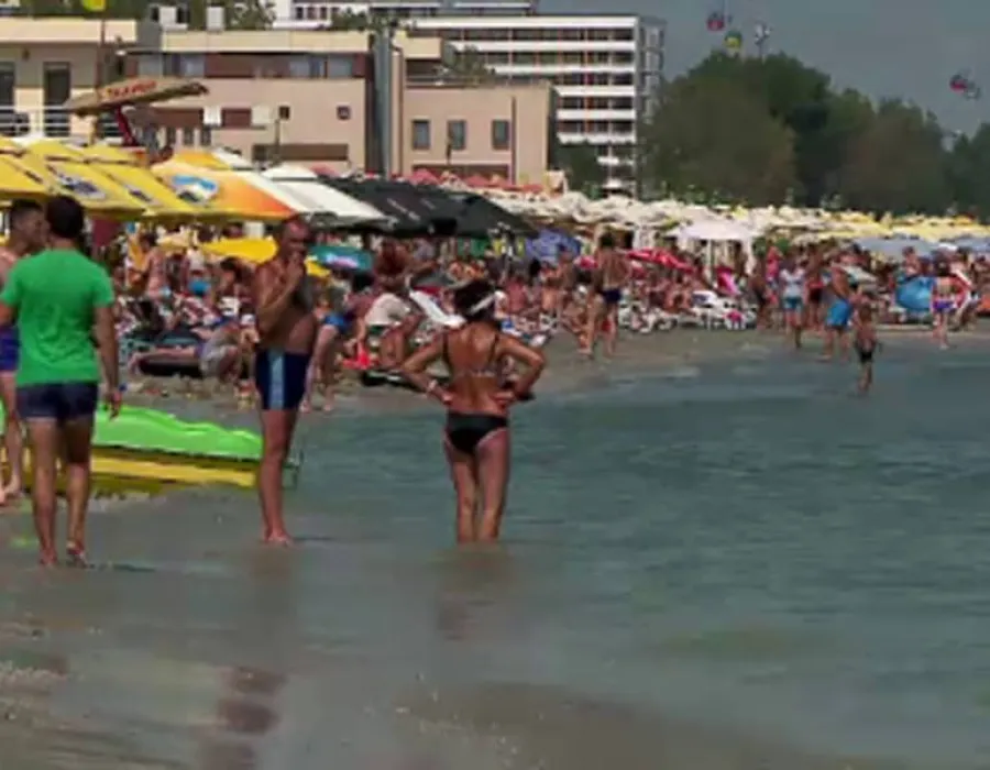 Foto O saptamana la un hotel de 4 stele din Mamaia costa cat un weekend in iulie. Oferta pe litoral in prima zi de toamna