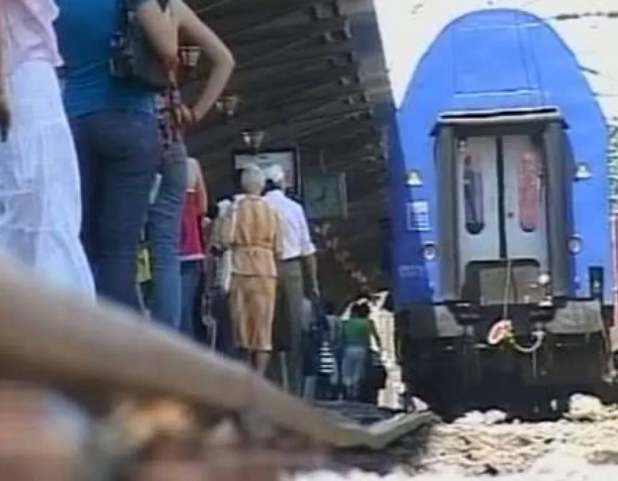 Foto Moarte suspectă pe calea ferată, o tânără a sfârşit sub roţile unui tren