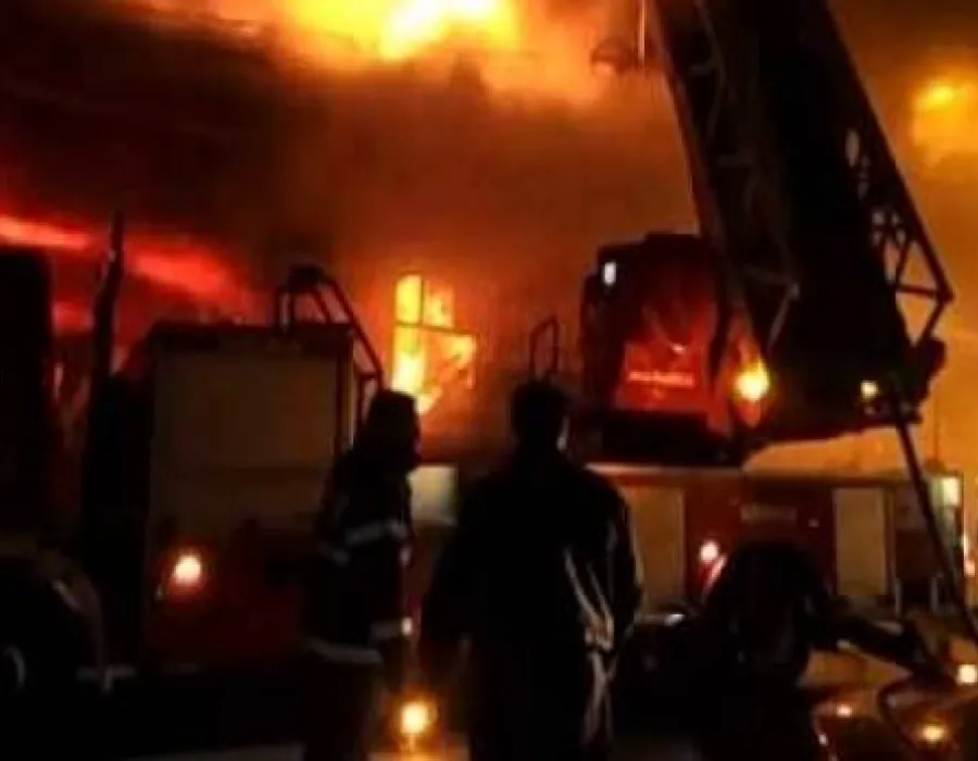 Foto Casă mistuită de flăcări la Târgu Jiu