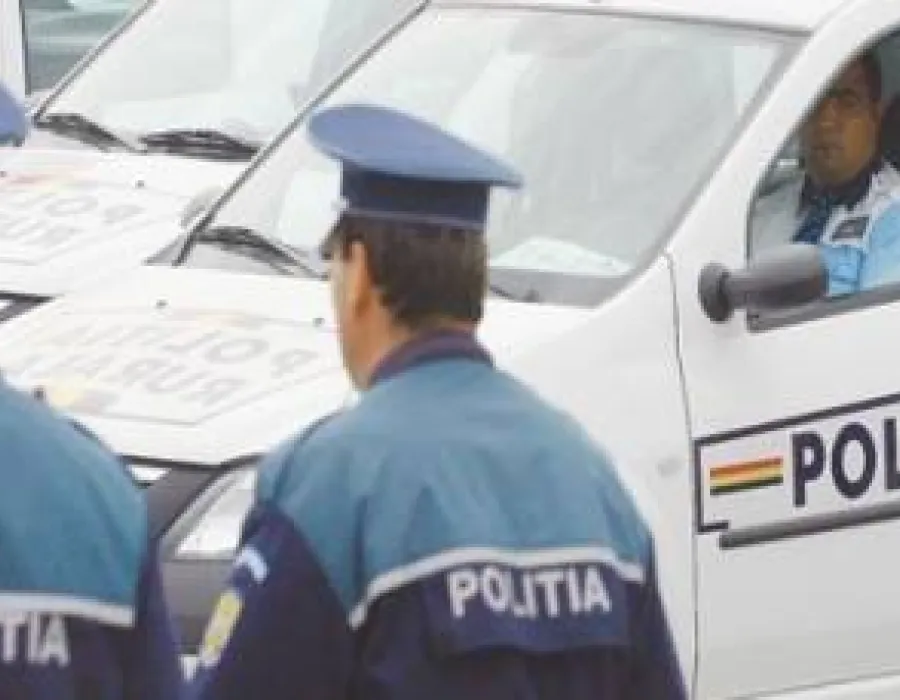 Foto Patru poliţişti au fost reţinuţi. Au primit mită pentru a proteja hoţii