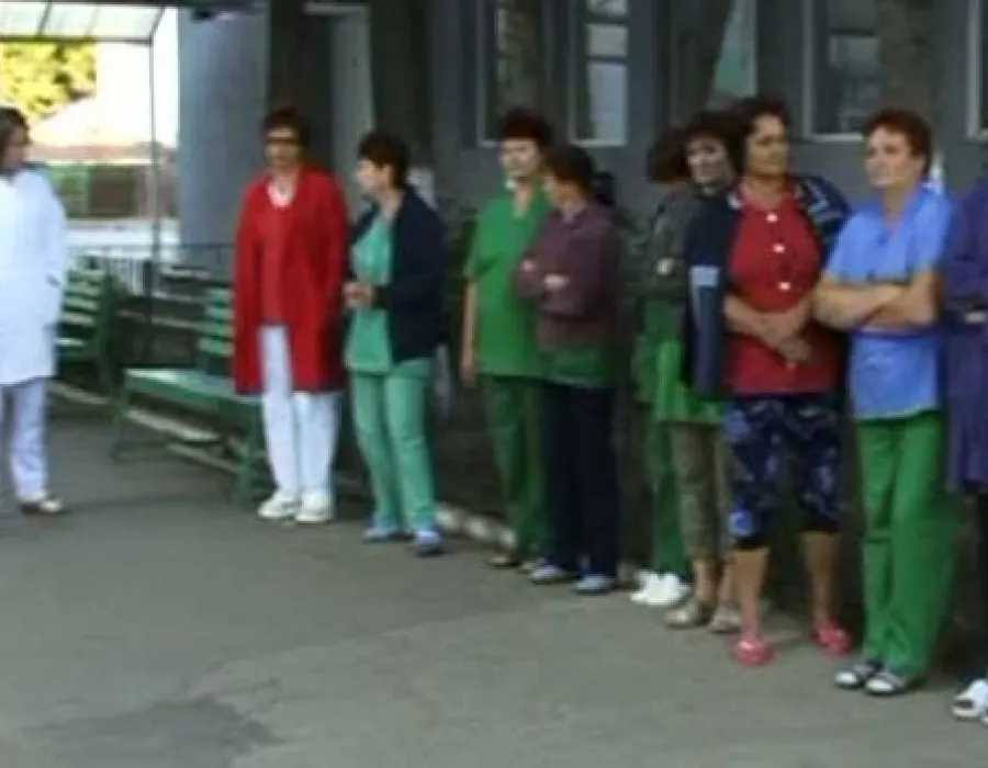 Foto VIDEO / HAOS la centrul de neuropsihiatrie din Târgu-Jiu. Asistentele, în GREVĂ după ce au fost bătute de pacienţi