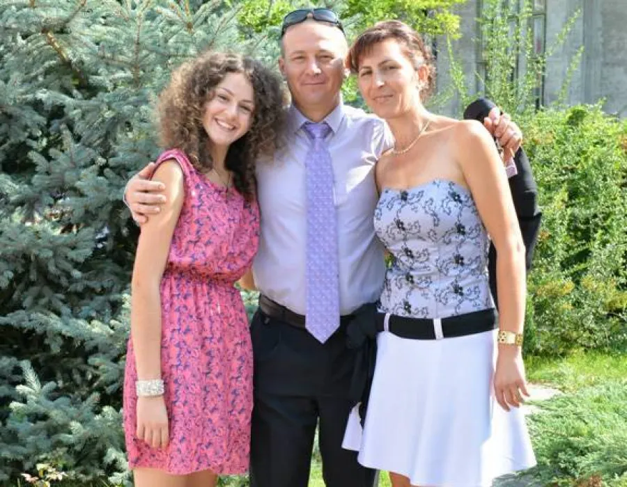 Foto DEZVĂLUIRI ŞOCANTE despre adolescenta dispărută din RÂMNICU VÂLCEA: SECHESTRATĂ de familia kurdă a iubitului ei!