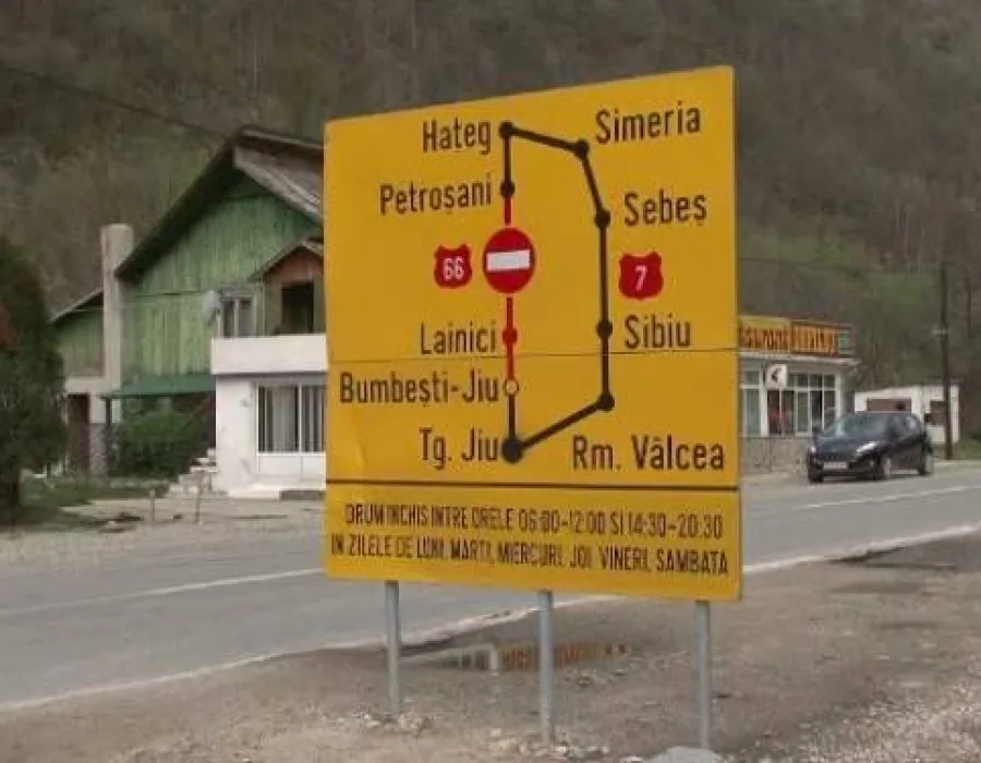 Foto Defileul Jiului, inchis intre orele 9 - 18, pana in noiembrie pentru lucrari. Singurele masini care vor avea acces